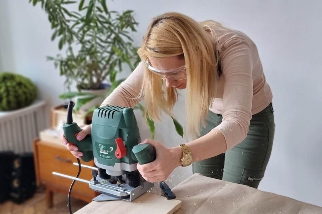 Warsztaty stolarskie Dama z Wiertarka