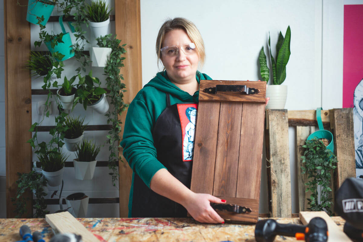 Warsztaty stolarskie Dama z Wiertarka