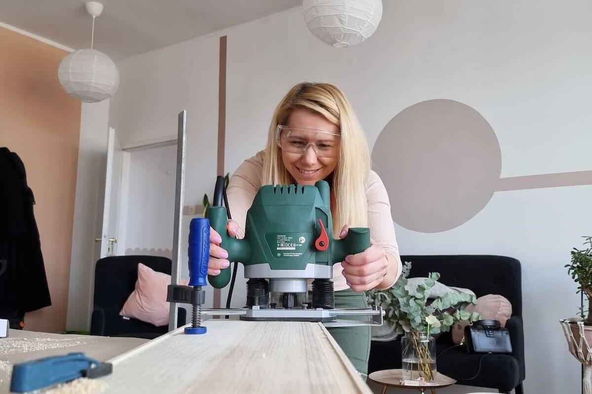 Warsztaty stolarskie Dama z Wiertarka