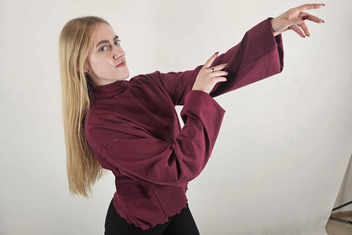 bluza pelka w koronce