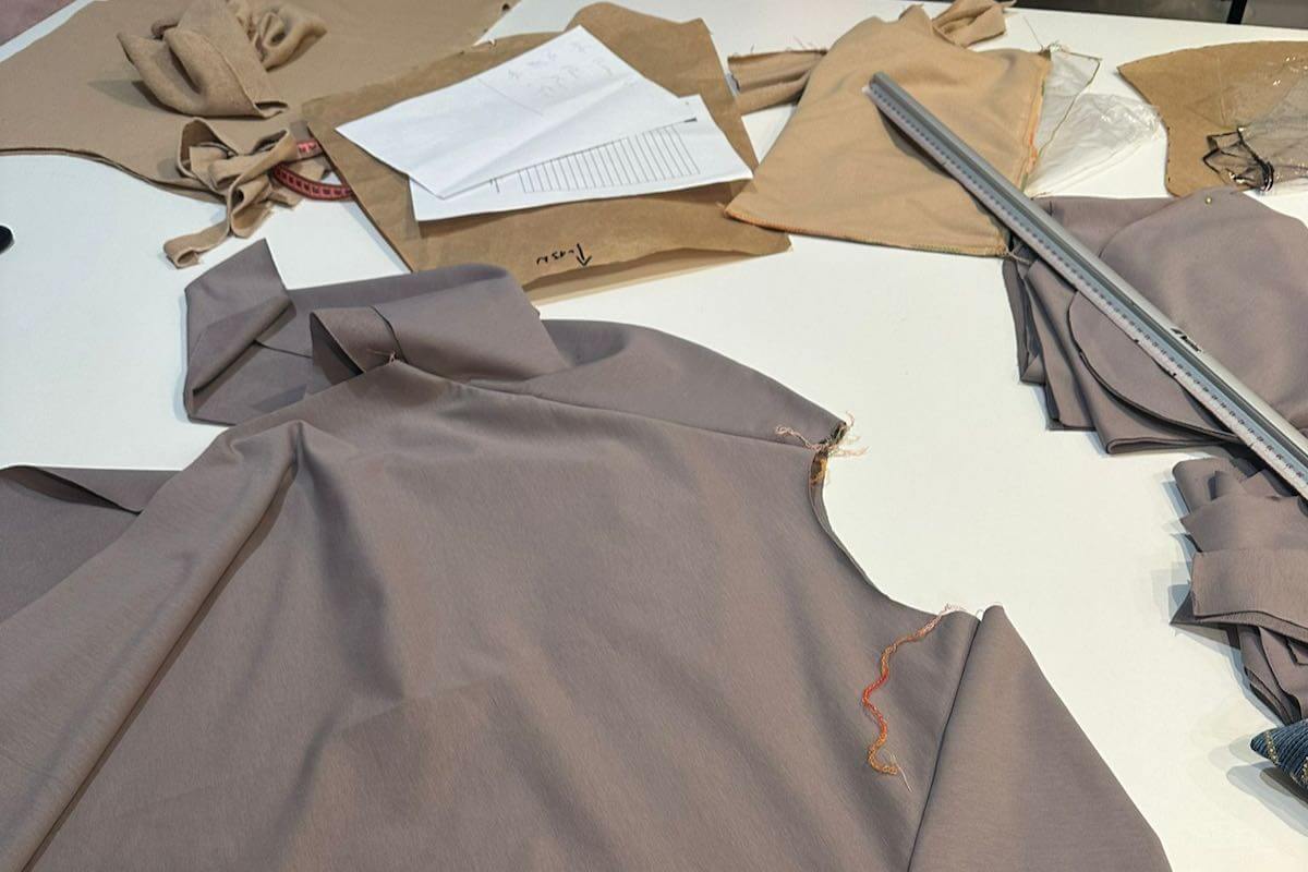 bluza pelka w koronce